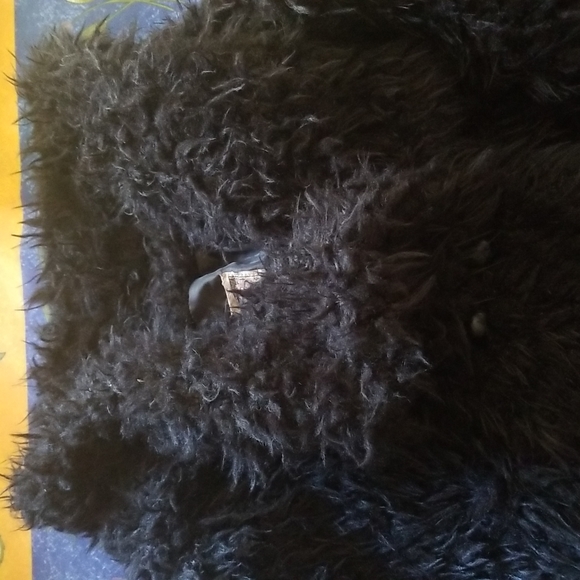 Stylish Black Faux Fur Cropped Trendy Jacket - Picture 2 of 3